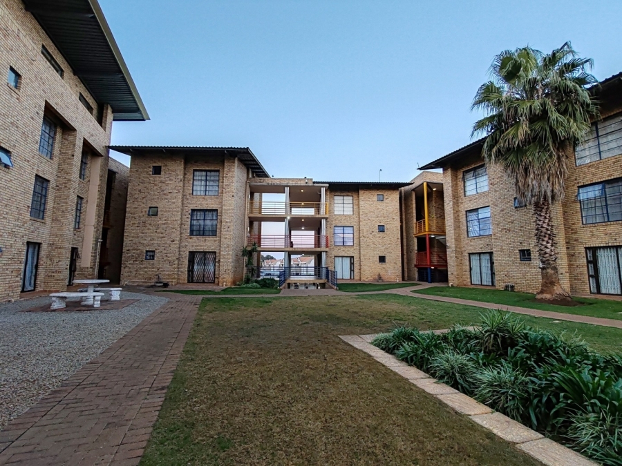 1 Bedroom Property for Sale in Kannoniers Park North West